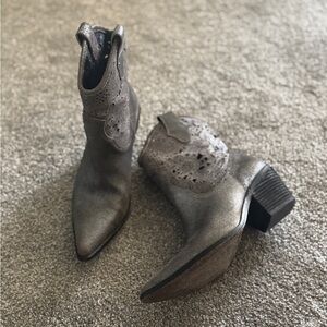 Donald J Pliner Silver Distressed Leather Ankle Cowboy Boots Size 7